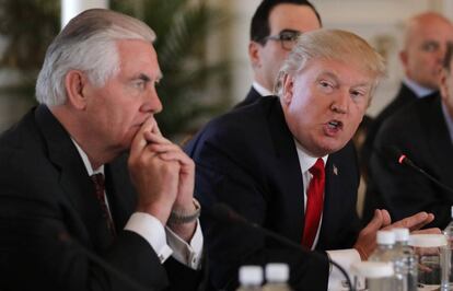 Trump y su secretario de Estado, Rex Tillerson, el viernes en Florida