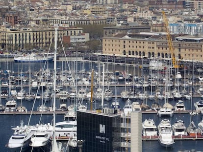 Embarcaciones de lujo en el puerto de Barcelona.