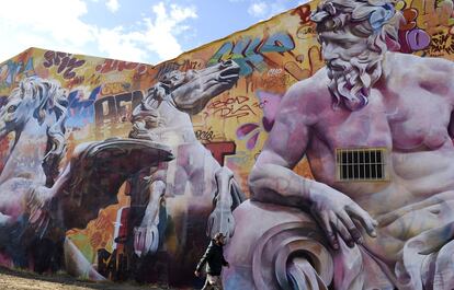 Los artistas callejeros han dejado su impronta en la Ciutat Fallera.