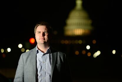 J. D. Vance, delante del Capitolio de Washington en 2017, cuando publicó sus memorias.