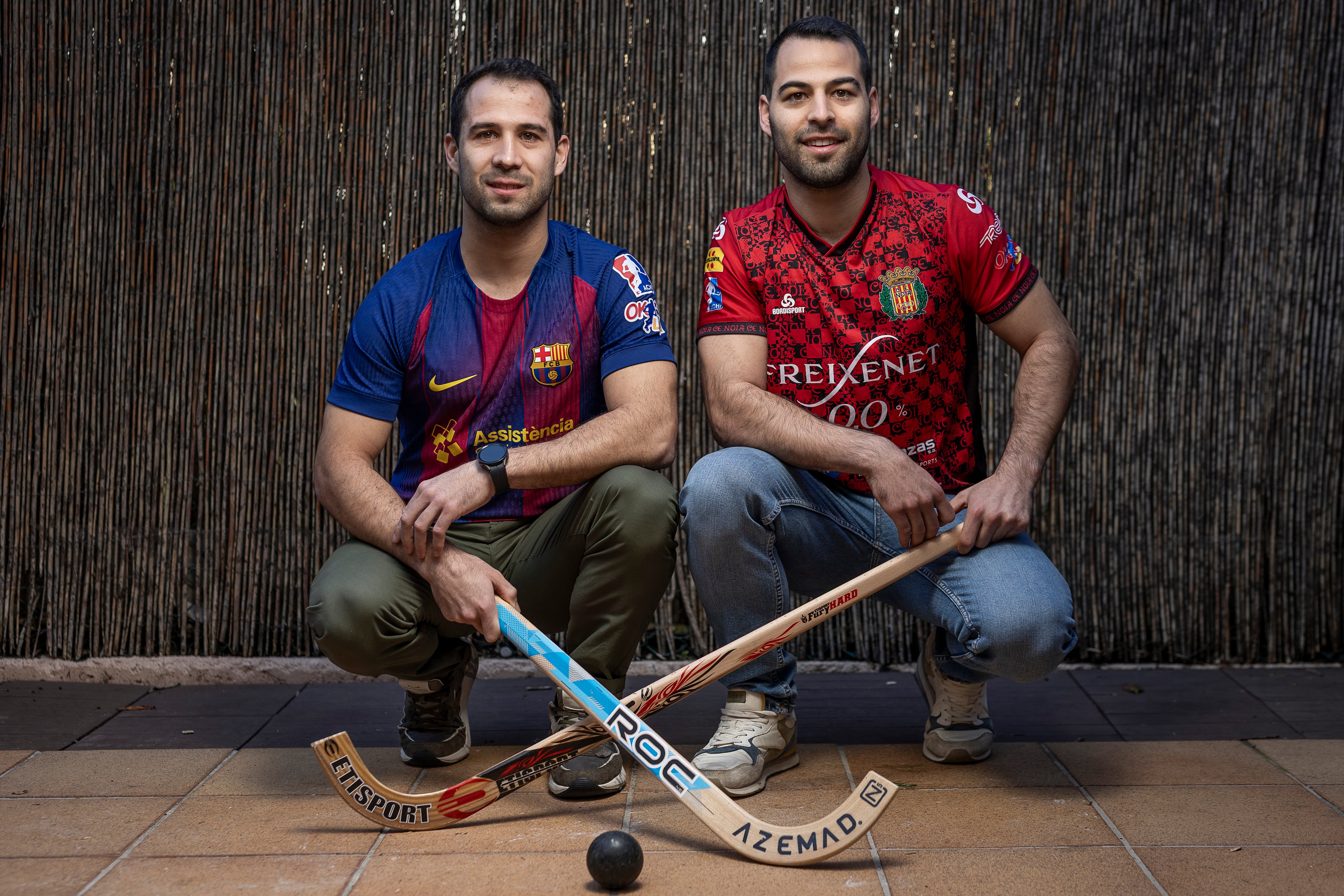 Sergi Aragonès (izquierda), jugador de Hockey Patines en el FC Barcelona junto a su hermano Xavier Aragones, jugador del CE Noia Freixenet.


