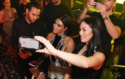 Kim Kardashian y Stephanie Shepherd en un evento en Las Vegas en abril de 2016.