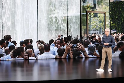 Tim Cook, director ejecutivo de Apple, habla durante un evento en el Teatro Steve Jobs en Apple Park el 12 de septiembre de 2018 en Cupertino, California.