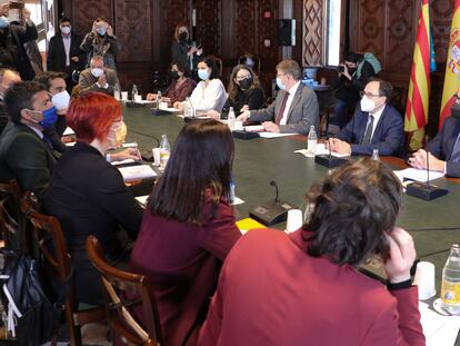 El presidente de la Generalitat Valenciana, Ximo Puig, reunido este miércoles en el Palau con el Comité de Expertos para la reforma de la financiación autonómica, portavoces parlamentarios y agentes sociales.
