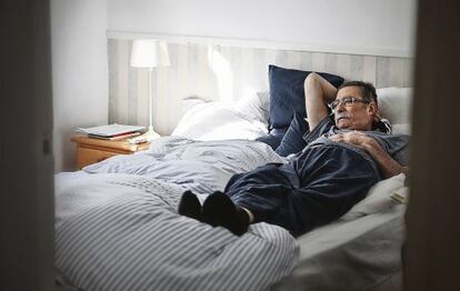 Jos&eacute; Luis Sag&uuml;&eacute;s, pictured here in his bedroom, just days before his death.