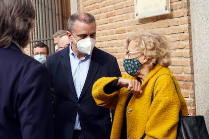 El delegado del Gobierno y secretario general del PSOE, Jose Manuel Franco, con la exalcaldesa Manuela Carmena en Alcalá de Henares.