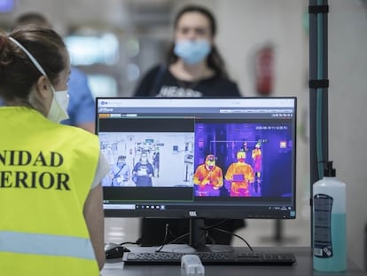 A health control at Barcelona's El Prat airport, in a file photo from June 2020.