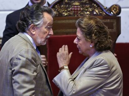 Alfonso Grau y Rita Barberá, en un pleno del Ayuntamiento de Valencia, en una imagen de archivo.