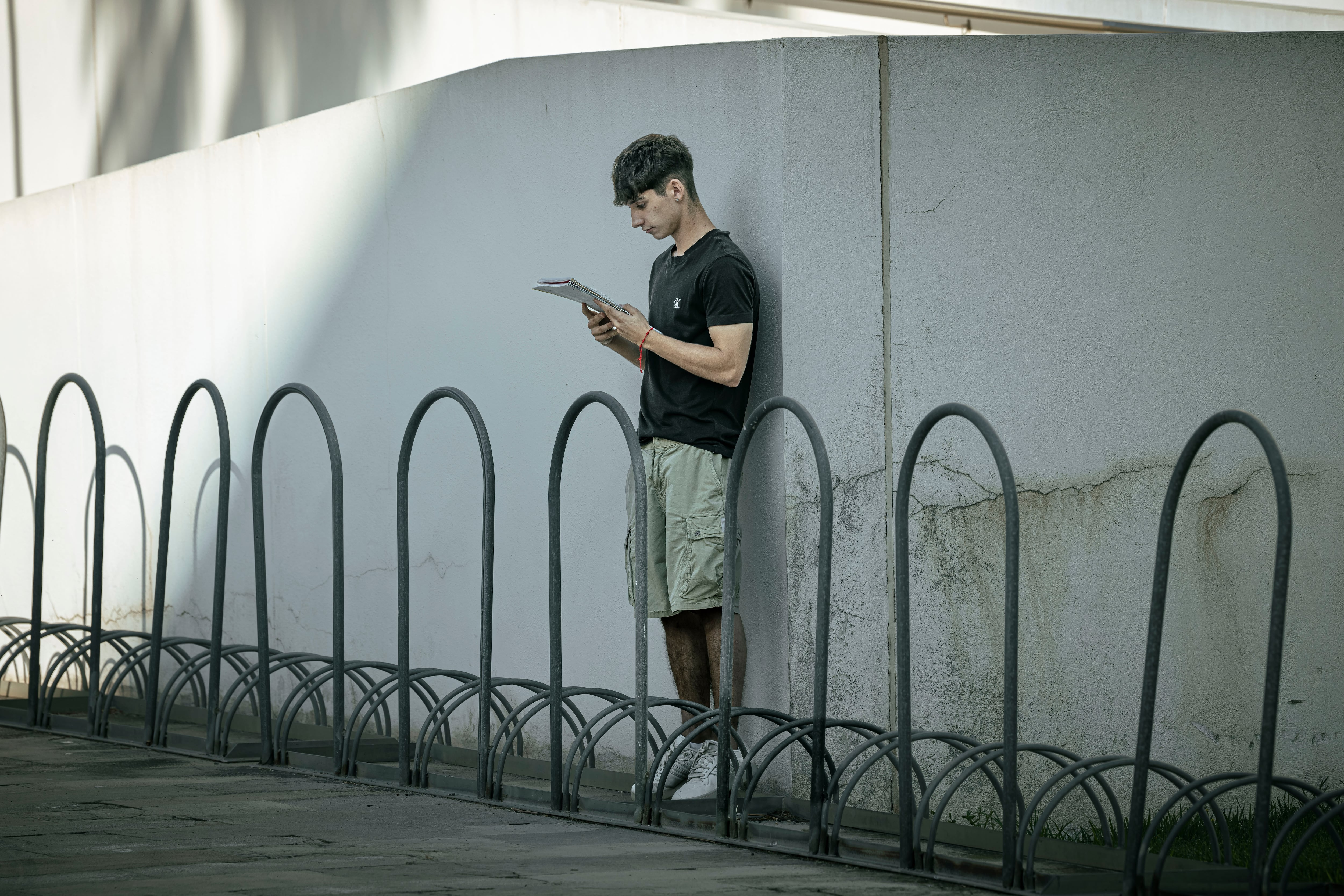 Un alumno antes de examinarse de la PAU en Valencia el 2 de junio.