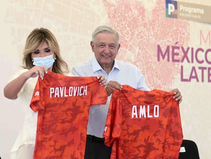 Claudia Pavlovich, exgobernadora de Sonora, y Andrés Manuel López Obrador, presidente de México, en octubre de 2020.