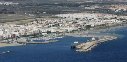 Vista a&eacute;rea del puerto de Garrucha en Almer&iacute;a.