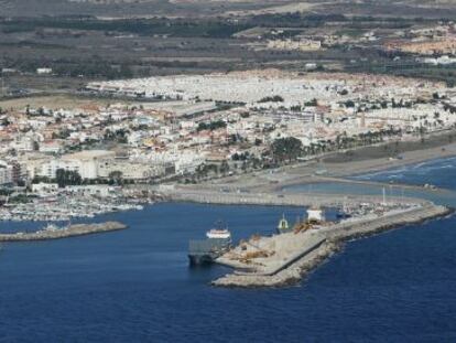 Vista a&eacute;rea del puerto de Garrucha en Almer&iacute;a.