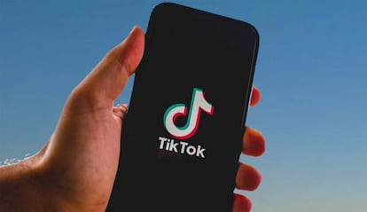 Smartphone con TikTok