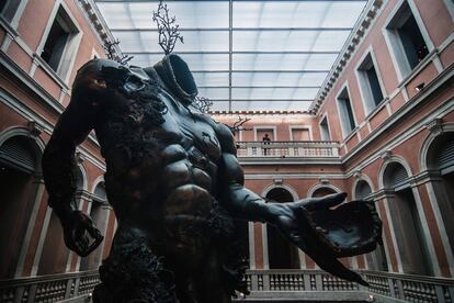 Una de las obras de Hirst expuestas en el Palacio Grassi de Venecia.