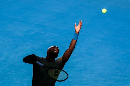 Frances Tiafoe, en el partido contra Djokovic en Australia.