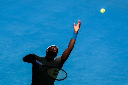 Frances Tiafoe, en el partido contra Djokovic en Australia.