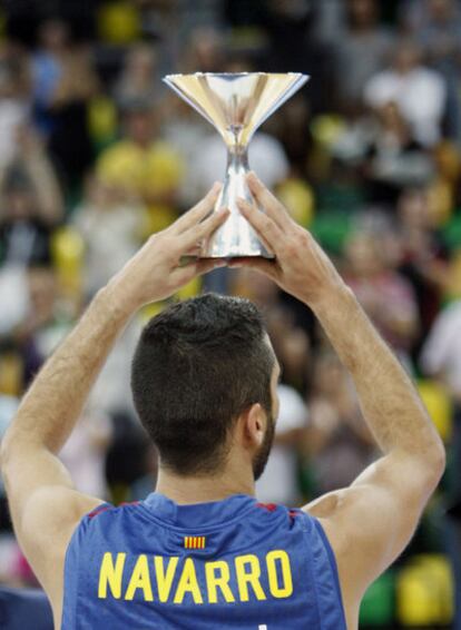 Navarro, con el trofeo al mejor jugador de la Supercopa.