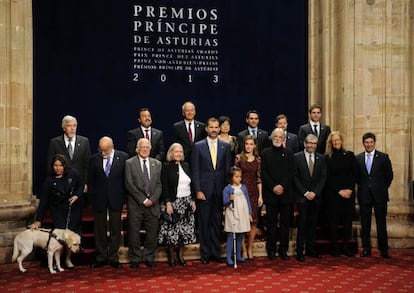 Foto de familia con los premiados de la edicin de 2013.