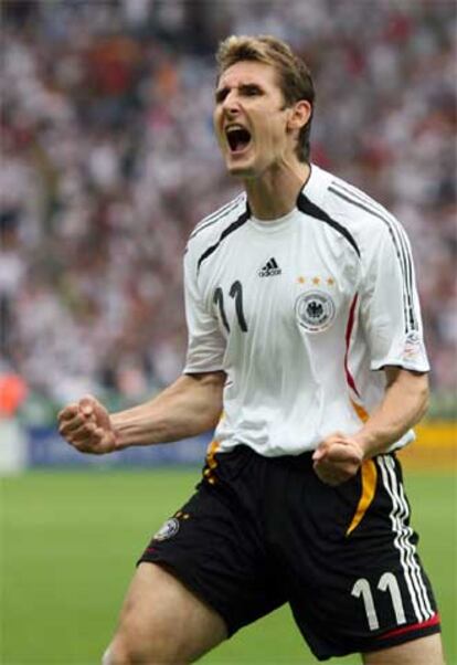 Klose celebra el gol del empate frente a Argentina en cuartos de final.