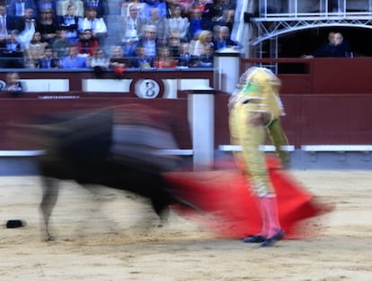 Manuel Jesús El Cid, llamado a ser uno de los protagonistas de los 'sanisidros' que hoy empiezan, fotografiado durante una de sus faenas en la Feria de 2013.