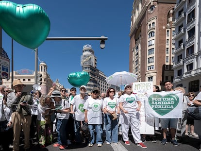Una manifestación por la sanidad pública y contra la política sanitaria del Gobierno de Madrid, el pasado mayo.