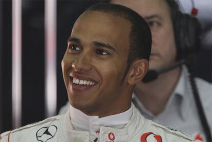 El inglés (McLaren) se convierte en el piloto más rápido de los entrenamientos libres de Sepang.