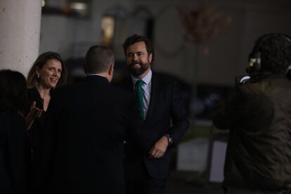 El portavoz del Grupo Parlamentario Vox en el Congreso de los Diputados, Ivan Espinosa de los Monteros, a su llegada al debate electoral a siete. 