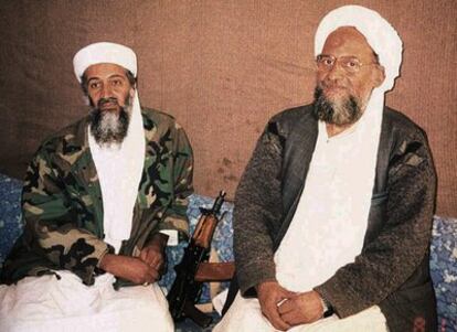 Osama bin Laden y su consejero Ayman al Zawahiri, un egipcio considerado hasta ahora el número dos de Al Qaeda que parece haber heredado el mando del líder fallecido.