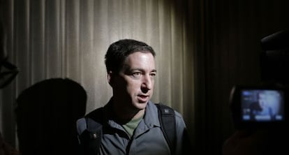 Glenn Greenwald, el 10 de junio de 2013, mientras atend&iacute;a a los periodistas en su hotel de Hong Kong.