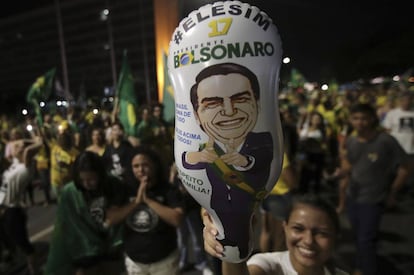 Simpatizantes de Bolsonaro celebran el triunfo.