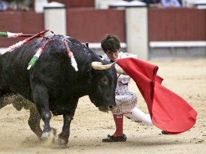 Joselito Adame, en su segundo toro, en la Plaza de Toros de las Ventas.