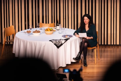 La artista Greta Alfaro durante su ponencia en Diálogos de Cocina.