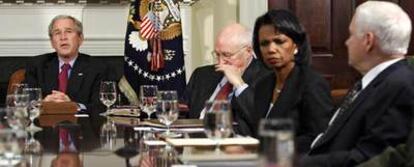 De izquierda a derecha, George W. Bush, Dick Cheney, Condoleezza Rice y Robert Gates, ayer en la Casa Blanca.