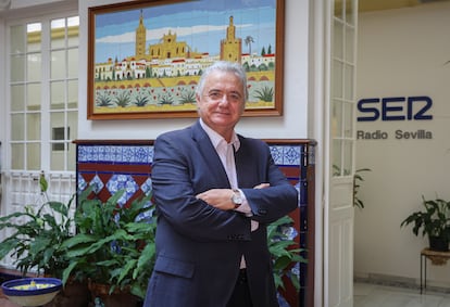 Antonio Yelamo, director de la cadena SER Andalucía, en la sede de Radio Sevilla, que cumple 100 años.