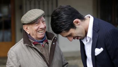 El ganadero Victorino Martín con Alejandro Talavante.