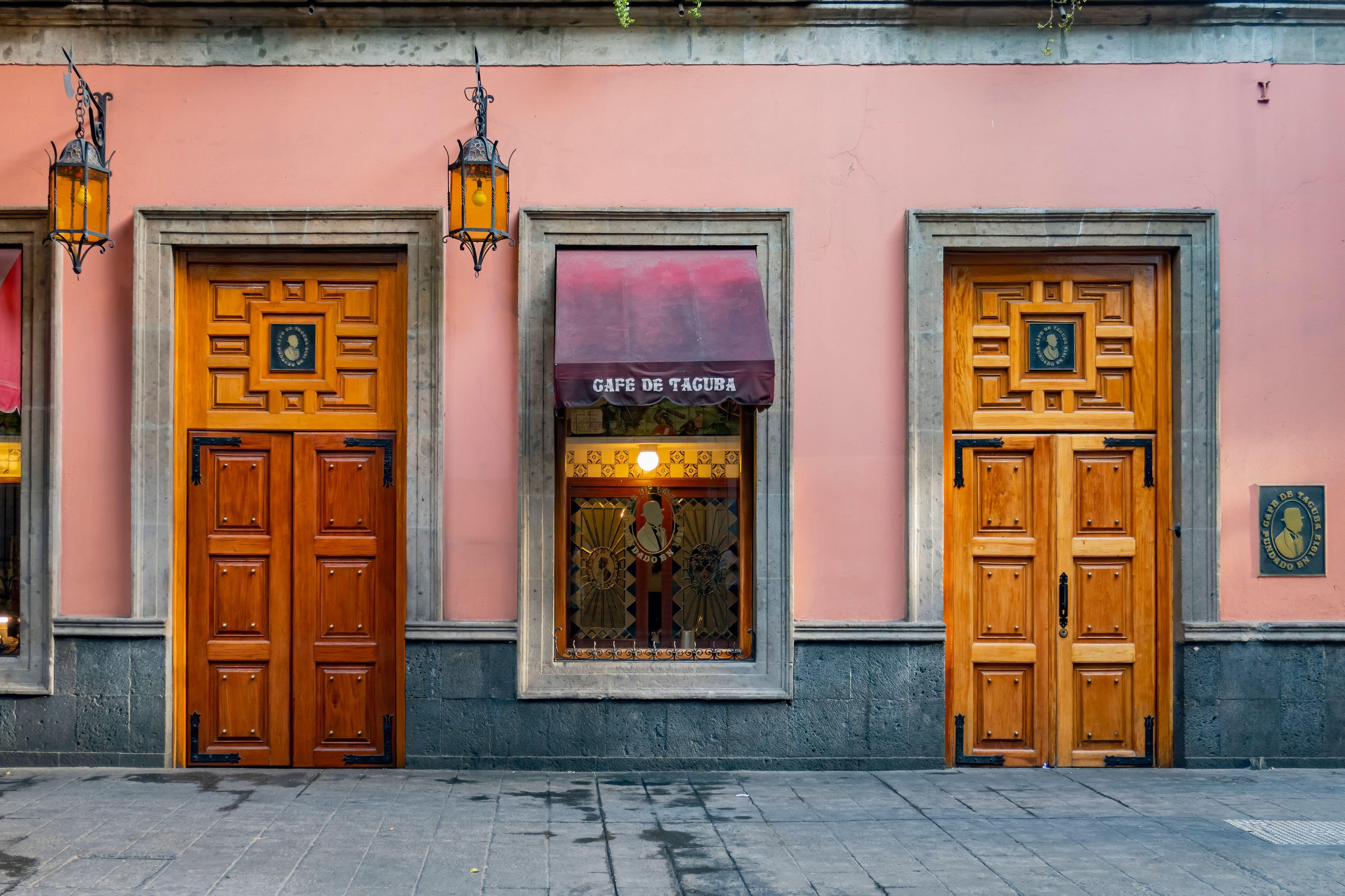 El Café de Tacuba es uno de los locales legendarios del centro histórico.