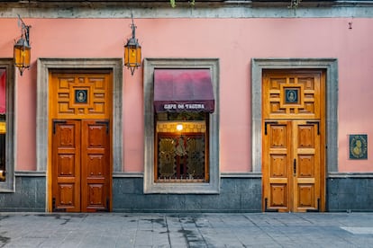 El Café de Tacuba es uno de los locales legendarios del centro histórico.