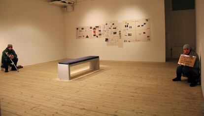 Dos mendigos forman parte de una instalaci&oacute;n art&iacute;stica en el Museo Malm&ouml; Konsthall, el pasado febrero.
