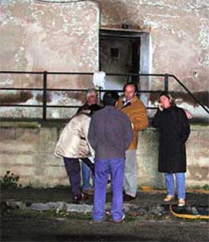 Entrada de la vivienda incendiada.