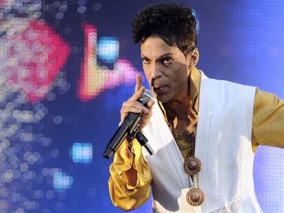 Prince durante una actuación en París en junio de 2011. 