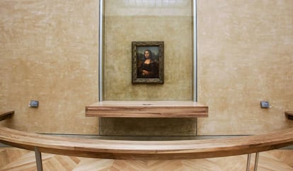 Mona Lisa, de Leonardo da Vinci, en la sala de los Estados, su ubicación habitual. 