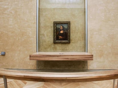 Mona Lisa, de Leonardo da Vinci, en la sala de los Estados, su ubicación habitual. 