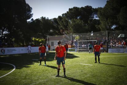 El césped del mundial de fútbol para ciegos es artificial para facilitar la audición del balón sonoro.