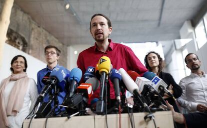 De izquierda a derecha, Bescansa, Errejón, Iglesias, Ubasart y Pascual, en la rueda de prensa de Podemos en Madrid, en enero de 2015.