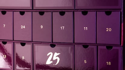 Artículo de EL PAÍS Escaparate sobre los calendarios de adviento de belleza que merecen la pena este 2025.