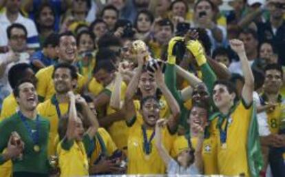 La selecci&oacute;n brasile&ntilde;a celebra el triunfo de la Copa Confederaciones.