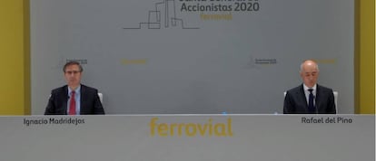 El consejero delegado de Ferrovial, Ignacio Madridejos, y el presidente del grupo, Rafael del Pino, esta mañana en la junta de accionistas telemática celebrada por el grupo de infraestructuras.