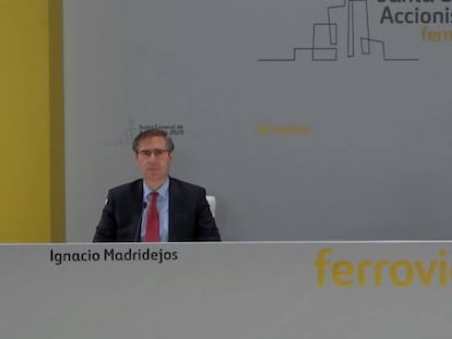 El consejero delegado de Ferrovial, Ignacio Madridejos, y el presidente del grupo, Rafael del Pino, esta mañana en la junta de accionistas telemática celebrada por el grupo de infraestructuras.