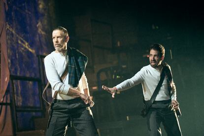 Andrew Tarbet y Enric Cambray, en una escena de 'A Macbeth Song'