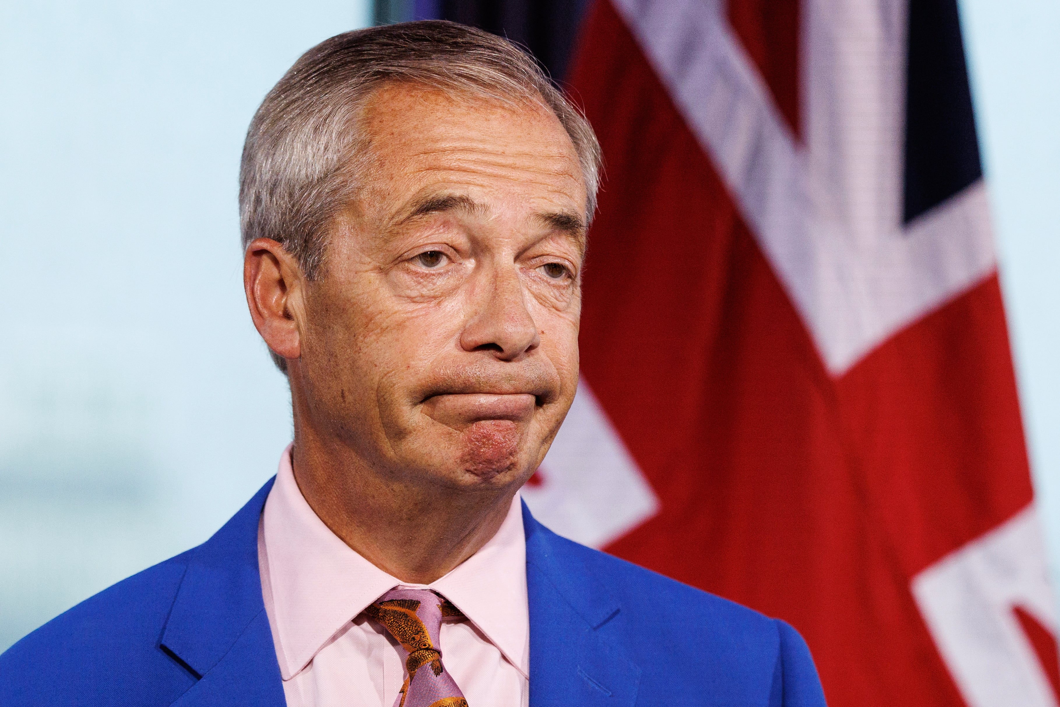 El ultra británico Farage dimite como diputado por un caso de corrupción pero buscará ser reelegido
